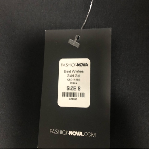 Fashion Nova Set, the set includes the top and the skirt, and NOT the purse. - Picture 3 of 9